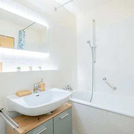 Ferienwohnpark Ein-zimmer-apartment 49 27 * Immenstaad am Bodensee